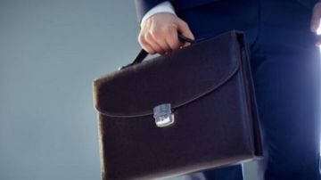 بالفيديو: هل يحق لسفير أن يرفض قرار الدولة التي يمثل بلاده فيها؟ بالفيديو: هل يحق لسفير أن يرفض قرار الدولة التي يمثل بلاده فيها؟