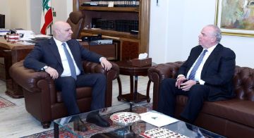 واقع شبكتي الاتصالات بين الحاج والرئيس عون