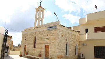 أهالي علما الشعب يرفضون الإخلاء بعد الانذار ويتجمعون في ساحة الكنيسة تأكيدا لتمسكهم بأرضهم