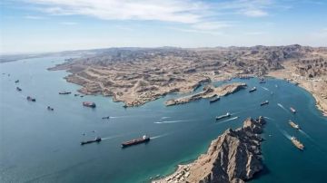 حرب القرن على الممرات البحرية: هرمز وباب المندب والسويس في قلب الصراع العالمي حرب القرن على الممرات البحرية: هرمز وباب المندب والسويس في قلب الصراع العالمي