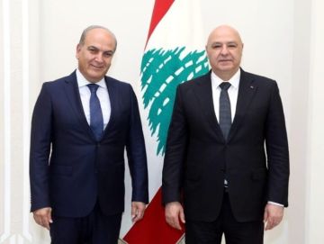 أبو مرعي: الرئيس عون رمز للنزاهة وهيبة الدولة والهجوم عليه إفلاس سياسي: يقود مرحلة دقيقة من خلال حكومة وطنية برئاسة القاضي نواف سلام تسعى لترسيخ الأمن والإستقرار أبو مرعي: الرئيس عون رمز للنزاهة وهيبة الدولة والهجوم عليه إفلاس سياسي: يقود مرحلة دقيقة من خلال حكومة وطنية برئاسة القاضي نواف سلام تسعى لترسيخ الأمن والإستقرار