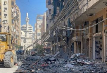 فرق الاشغال في بلدية حارة حريك وفرق الدفاع المدني تتابع أعمال فتح الطرقات وإزالة الركام من شوارع بئر العبد فرق الاشغال في بلدية حارة حريك وفرق الدفاع المدني تتابع أعمال فتح الطرقات وإزالة الركام من شوارع بئر العبد