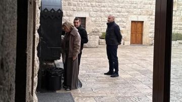 اللبنانية الأولى السيدة نعمت عون تزور دير مار مارون - عنايا وضريح القديس شربل للصلاة وتضيء شمعة على نية السلام في لبنان