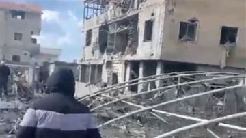 مأساة في السكسكية: ارتقاء 4 مواطنين واصابة ثمانية بجروح جراء الغارة التي استهدفت منزلا مأساة في السكسكية: ارتقاء 4 مواطنين واصابة ثمانية بجروح جراء الغارة التي استهدفت منزلا