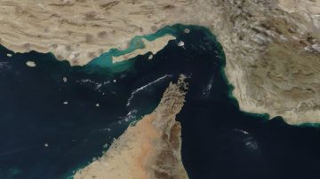 هل فخخت إيران مضيق هرمز؟