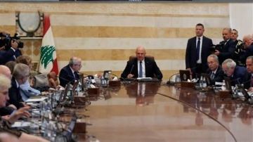 لم يتطرق مجلس الوزراء إلى قضية طرد السفير الإيراني خلال جلسته التي عقدت لم يتطرق مجلس الوزراء إلى قضية طرد السفير الإيراني خلال جلسته التي عقدت