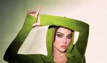 بإطلالة خضراء ساحرة.. هيفا وهبي تخطف الأنظار في عيد الفطر! بإطلالة خضراء ساحرة.. هيفا وهبي تخطف الأنظار في عيد الفطر!