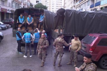 انطلاق الدفعة الثانية من المساعدات الى عين ابل ورميش من جمعية سطوح بيروت انطلاق الدفعة الثانية من المساعدات الى عين ابل ورميش من جمعية سطوح بيروت