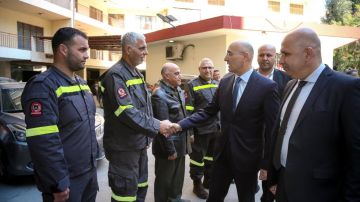 الحجار تفقد غرفة عمليات الدفاع المدني في فرن الشباك واطلع على جهوزية العناصر الحجار تفقد غرفة عمليات الدفاع المدني في فرن الشباك واطلع على جهوزية العناصر