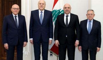 رؤساء الحكومة السابقون: تأييد كامل لقرارات الحكومة بتطبيق حصرية السلاح على جميع الأراضي اللبنانية رؤساء الحكومة السابقون: تأييد كامل لقرارات الحكومة بتطبيق حصرية السلاح على جميع الأراضي اللبنانية