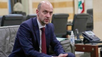 زائر فرنسي في الوقت الضائع: الوضع دقيق وحرج! زائر فرنسي في الوقت الضائع: الوضع دقيق وحرج!