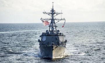 مسؤول أميركي: لينكولن تعرضت لصواريخ إيرانية مسؤول أميركي: لينكولن تعرضت لصواريخ إيرانية