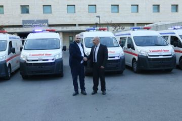 وزارة الصحة العامة تسلم الدفاع المدني 5 سيارات إسعاف مقدمة من جمهورية العراق لدعم خطة الطوارئ