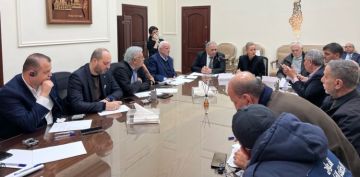 السفير الفلسطيني اجتمع مع كلاوس ودمشقية: لأهمية احتواء أية عمليات نزوح ممكنة خارج مخيماتنا