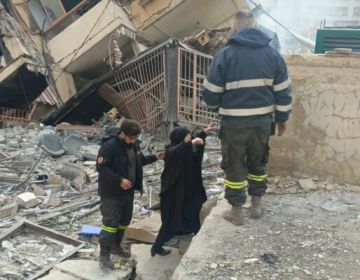 فرق الدفاع المدني في حارة حريك أخرجت سيدة كانت محتجزة في منطقة صفير جراء غارة إسرائيلية استهدفت المنطقة