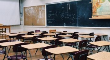 مدارس رسمية في بيروت تفتح أبوابها كمراكز إيواء لاستقبال النازحين مدارس رسمية في بيروت تفتح أبوابها كمراكز إيواء لاستقبال النازحين