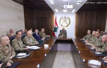 اجتماع قائد الجيش مع أركان القيادة وقادة الوحدات والأفواج العملانية