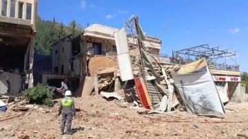 الطيران الحربي الاسرائيلي استهدف محطة الأمانة على طريق النبطية - شوكين