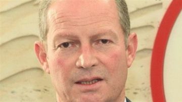 بعد حديثه عن انسانية الجيش الاسـ.رائـ.لي.. كميل شمعون: عبرت عن رأي والجماعة لو بدهم يقتلوا الشيعة ما بينذروهم والحرب ضد الحزب مش ضد لبنان !! بعد حديثه عن انسانية الجيش الاسـ.رائـ.لي.. كميل شمعون: عبرت عن رأي والجماعة لو بدهم يقتلوا الشيعة ما بينذروهم والحرب ضد الحزب مش ضد لبنان !!