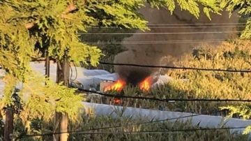 استهدفت غارة غرفة داخل بستان يقيم فيها سوريون في منطقة الزهراني