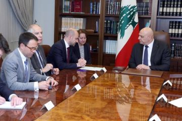 الرئيس عون أكد لوزير خارجية فرنسا أن المبادرة التفاوضية قائمة والأخير أكد استعداد بلاده للمساعدة في وضع حد للتصعيد