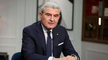 عيسى الخوري: أنتن الأعظم عيسى الخوري: أنتن الأعظم