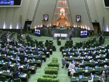 مجلس الشورى الإيراني: الدفاع المقدس مستمر حتى ردع العدو وإزالة القواعد الأميركية في المنطقة مجلس الشورى الإيراني: الدفاع المقدس مستمر حتى ردع العدو وإزالة القواعد الأميركية في المنطقة