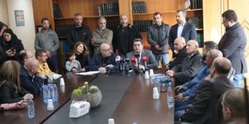 مرقص لبى دعوة رئيس بلدية الدكوانة لزيارة مركز النازحين الرئيسي في المتن: الحكومة والشؤون الاجتماعية تعملان للإغاثة بتوجيهات فخامة الرئيس ومتابعة دولة الرئيس وما زالت هناك مراكز مفتوحة للاستقبال مرقص لبى دعوة رئيس بلدية الدكوانة لزيارة مركز النازحين الرئيسي في المتن: الحكومة والشؤون الاجتماعية تعملان للإغاثة بتوجيهات فخامة الرئيس ومتابعة دولة الرئيس وما زالت هناك مراكز مفتوحة للاستقبال