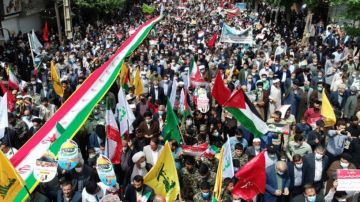 إيران تحيي يوم_القدس_العالمي بمسيرات واسعة وضربات صاروخية على إسرائيل 