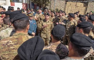 قائد الجيش يتفقد قيادة لواء المشاة السابع في مرجعيون ويطلع على الوضع العملاني في قطاع جنوب الليطاني قائد الجيش يتفقد قيادة لواء المشاة السابع في مرجعيون ويطلع على الوضع العملاني في قطاع جنوب الليطاني