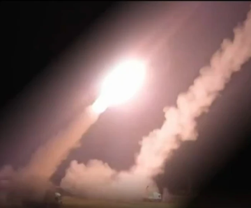 الحرس الثوري الإيراني: على الجنود الأمريكيين مغادرة المنطقة فورا وإلا فسيدفنون تحت الأنقاض أينما كانوا الحرس الثوري الإيراني: على الجنود الأمريكيين مغادرة المنطقة فورا وإلا فسيدفنون تحت الأنقاض أينما كانوا