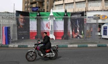 فايننشال تايمز: الهجوم على إيران يخاطر بجر الولايات المتحدة إلى مستنقع جديد في الشرق الأوسط