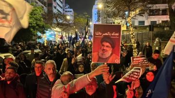 مسيرة حاشدة في منطقة الحمرا في بيروت تنديدا بالعدوان الإسرائيلي ودعما لحزب الله