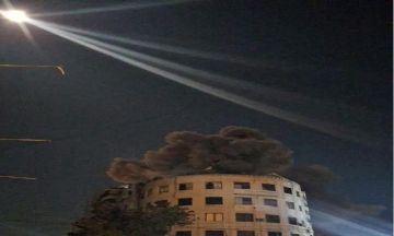 استهداف مبنى قناة المنار في حارة حريك