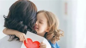 بين الحرب والغربة عيد الأم يختصر بمكالمة هاتفية؟ بين الحرب والغربة عيد الأم يختصر بمكالمة هاتفية؟