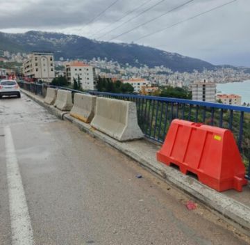 قوى الامن: تم اليوم وضع بلوكات باطون تصدع أعمدة الباطون والواقي الحديدي عند جسر الكازينو