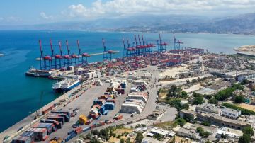 نقيب شركات الترانزيت: للتراجع عن قرار إقامة مخيمات للنازحين قرب مرفأ بيروت نقيب شركات الترانزيت: للتراجع عن قرار إقامة مخيمات للنازحين قرب مرفأ بيروت