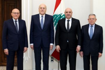 ميقاتي والسنيورة وسلام: نعلن تأييدنا لقرارات الحكومة لجهة حصرية قرار الحرب والسلم وتطبيق حصرية السلاح بيد الدولة