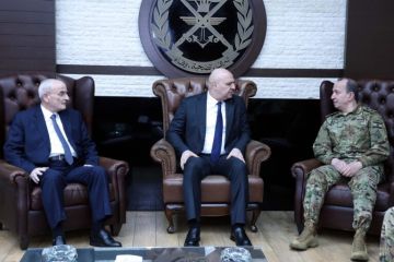 الرئيس عون زار وزير الدفاع وقيادة الجيش في البرزة: الجيش مؤسسة وطنية تخدم مصلحة لبنان واللبنانيين وما تعرض له وقائده من حملات لن يترك اي اثر في ادائه