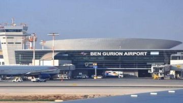 القناة 12 الإسرائيلية: فوضى في مطار بن غوريون واشتباك بين المسافرين والشرطة بسبب إلغاء تذاكر عدد من المسافرين المغادرين