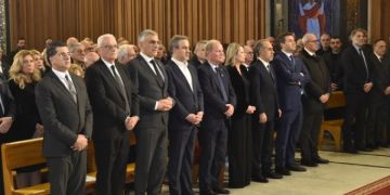 مرقص شارك في القداس عن راحة أنفس شهداء عين ابل.. عبدالساتر: تعبنا من حروب الآخرين على أرضنا ونريد لبنان وطنا حرا لا يتبع لاحد مرقص شارك في القداس عن راحة أنفس شهداء عين ابل.. عبدالساتر: تعبنا من حروب الآخرين على أرضنا ونريد لبنان وطنا حرا لا يتبع لاحد