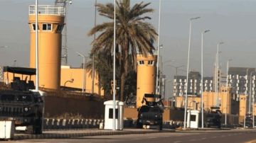 مغادرة دبلوماسية من بغداد.. وبعثات خليجية تنسحب بالكامل