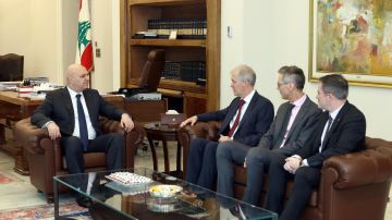 سفراء بلجيكا وهولندا وكندا يؤكدون دعمهم لمبادرة الرئيس عون سفراء بلجيكا وهولندا وكندا يؤكدون دعمهم لمبادرة الرئيس عون