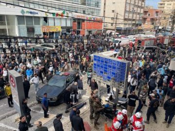 مصادر الحدث: 3 قتلى بغارة إسرائيلية استهدفت مكتبا لحماس في مدينة صيدا مصادر الحدث: 3 قتلى بغارة إسرائيلية استهدفت مكتبا لحماس في مدينة صيدا