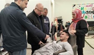 وزير العمل واصل جولاته الميدانية على مراكز الإيواء: الحكومة تعمل على معالجة الثغرات