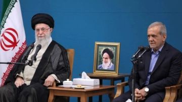 الرئيس بزشكيان ينعى الإمام الخامنئي ويؤكد: الانتقام من منفذي وممولي هذه الجريمة التاريخية واجبا وحقا مشروعا الرئيس بزشكيان ينعى الإمام الخامنئي ويؤكد: الانتقام من منفذي وممولي هذه الجريمة التاريخية واجبا وحقا مشروعا