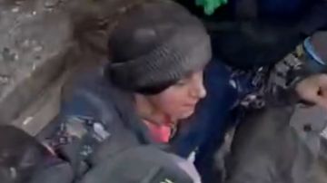 بالفيديو: إنقاذ مواطنة محتجزة تحت أنقاض مبنى في أرنون الشقيف