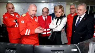 عون زارت سرايا بعبدا والصليب الأحمر بالحازمية للاطلاع على مهام إغاثة بالنازحين: أنتم العنصر الأساسي والمثال للبنان