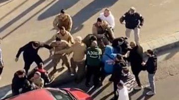 توتر في مراكز الإيواء اللبنانية.. إشكالات بين نازحين والجيش يتخللها إطلاق نار (فيديو) توتر في مراكز الإيواء اللبنانية.. إشكالات بين نازحين والجيش يتخللها إطلاق نار (فيديو)