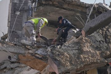 تجدد الغارات الإسرائيلية على لبنان (فيديو صور) تجدد الغارات الإسرائيلية على لبنان (فيديو صور)